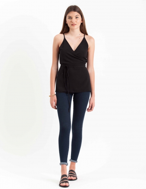 Alef Alef | אלף אלף - בגדי מעצבים | גופיית Das שחור Alef Alef | אלף אלף - בגדי מעצבים | גופיית Das שחור