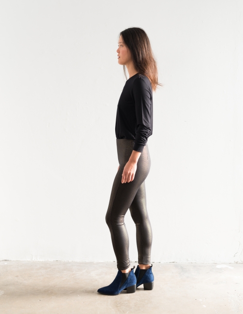 Alef Alef | אלף אלף - בגדי מעצבים | מכנסי Shosh שחור פסים זהב Alef Alef | אלף אלף - בגדי מעצבים | מכנסי Shosh שחור פסים זהב