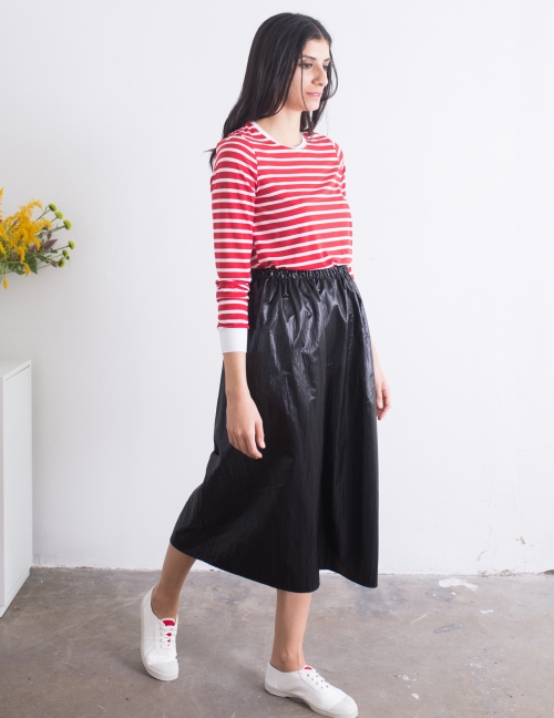 Alef Alef | אלף אלף - בגדי מעצבים | חצאית Cameron שחור מבריק Alef Alef | אלף אלף - בגדי מעצבים | חצאית Cameron שחור מבריק