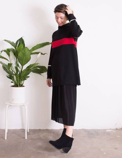 Alef Alef | אלף אלף - בגדי מעצבים | סוודר Adam שחור פס כחול Alef Alef | אלף אלף - בגדי מעצבים | סוודר Adam שחור פס כחול