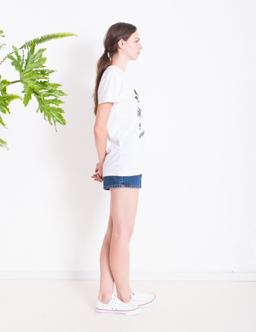 Alef Alef | אלף אלף - בגדי מעצבים | חולצת FLORA B לבן דפוס שחור Alef Alef | אלף אלף - בגדי מעצבים | חולצת FLORA B לבן דפוס שחור