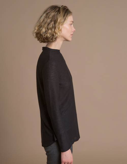 Alef Alef | אלף אלף - בגדי מעצבים | חולצת Saana | שחור טקסטורה Alef Alef | אלף אלף - בגדי מעצבים | חולצת Saana | שחור טקסטורה