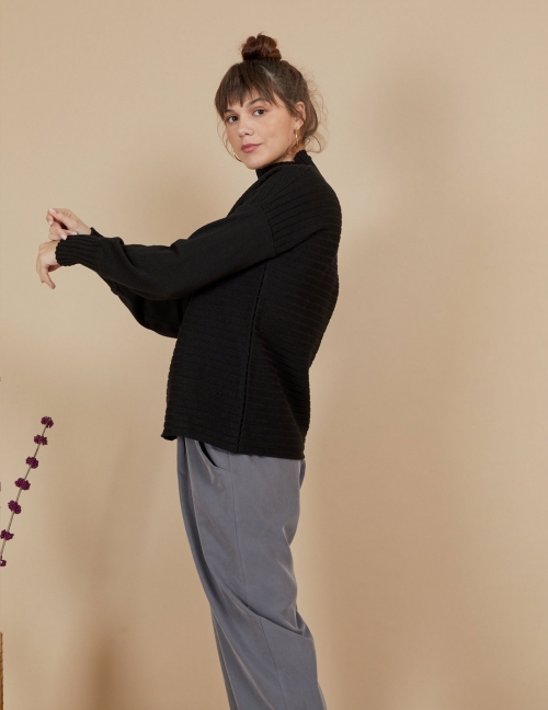 Alef Alef | אלף אלף - בגדי מעצבים | סוודר Pedro שחור Alef Alef | אלף אלף - בגדי מעצבים | סוודר Pedro שחור