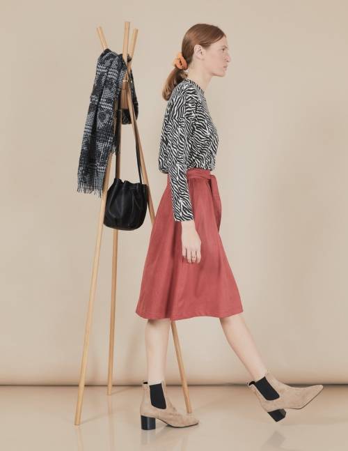 Alef Alef | אלף אלף - בגדי מעצבים | חצאית Florence פסים בורדו Alef Alef | אלף אלף - בגדי מעצבים | חצאית Florence פסים בורדו