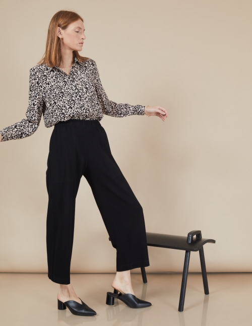 Alef Alef | אלף אלף - בגדי מעצבים | מכנסי Willie שחור Alef Alef | אלף אלף - בגדי מעצבים | מכנסי Willie שחור