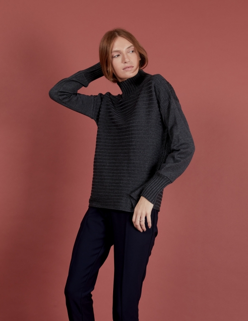 Alef Alef | אלף אלף - בגדי מעצבים | סוודר Pedro אפור כהה Alef Alef | אלף אלף - בגדי מעצבים | סוודר Pedro אפור כהה