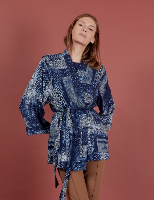 Alef Alef | אלף אלף - בגדי מעצבים | קימונו Valentina כחול הדפס לבן Alef Alef | אלף אלף - בגדי מעצבים | קימונו Valentina כחול הדפס לבן