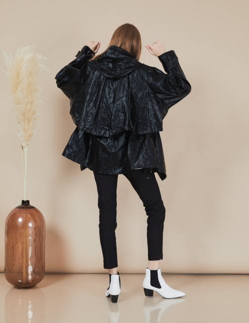 Alef Alef | אלף אלף - בגדי מעצבים | מעיל Victoria | שחור מבריק Alef Alef | אלף אלף - בגדי מעצבים | מעיל Victoria | שחור מבריק