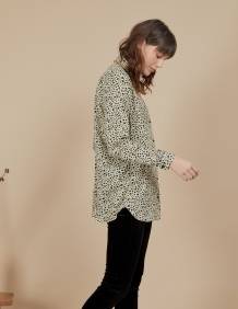 Alef Alef | אלף אלף - בגדי מעצבים | חולצת Joan | בז' דפוס שחור