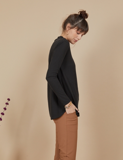 Alef Alef | אלף אלף - בגדי מעצבים | חולצת Susan | שחור פחם Alef Alef | אלף אלף - בגדי מעצבים | חולצת Susan | שחור פחם