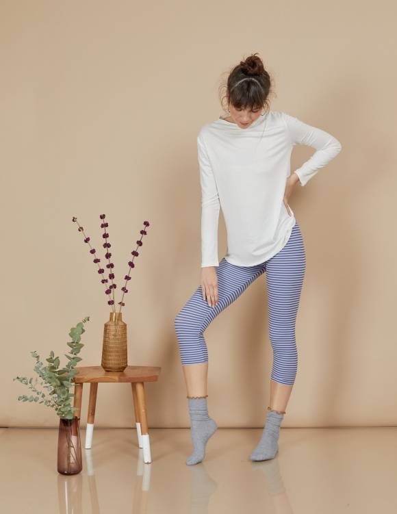 Alef Alef | אלף אלף - בגדי מעצבים | טייץ 3/4 פסים כחול/לבן