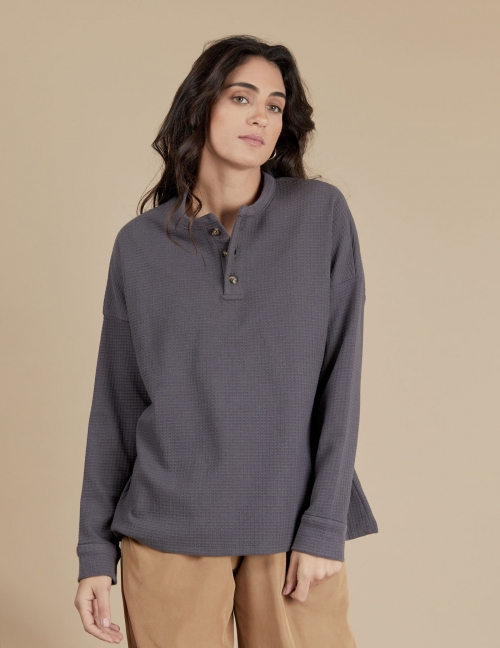 Alef Alef | אלף אלף - בגדי מעצבים | חולצת Greta אפור כהה Alef Alef | אלף אלף - בגדי מעצבים | חולצת Greta אפור כהה