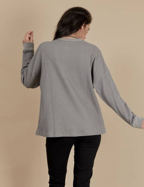 Alef Alef | אלף אלף - בגדי מעצבים | חולצת Greta אפור בהיר Alef Alef | אלף אלף - בגדי מעצבים | חולצת Greta אפור בהיר