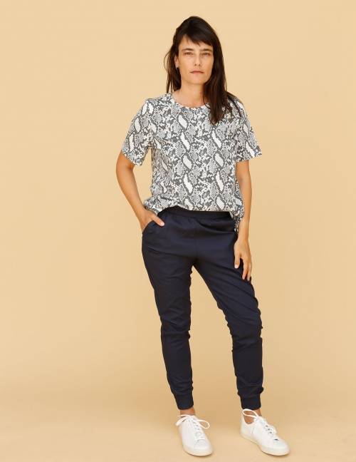 Alef Alef | אלף אלף - בגדי מעצבים | מכנסי Dayan נייבי Alef Alef | אלף אלף - בגדי מעצבים | מכנסי Dayan נייבי