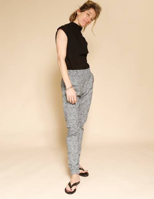 Alef Alef | אלף אלף - בגדי מעצבים | מכנסי Dayan דפוס שחור לבן Alef Alef | אלף אלף - בגדי מעצבים | מכנסי Dayan דפוס שחור לבן