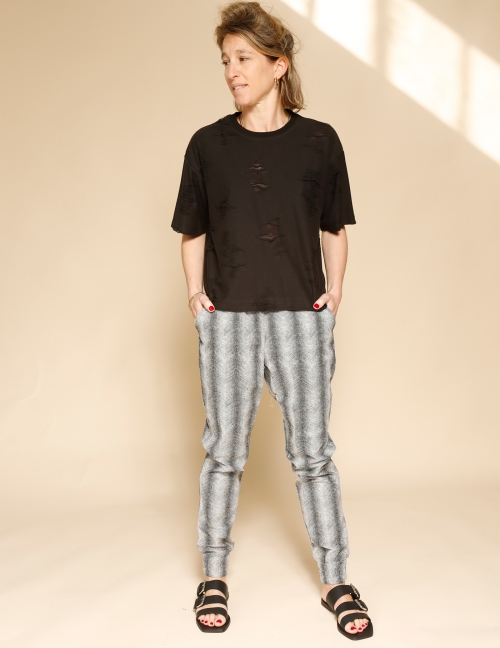 Alef Alef | אלף אלף - בגדי מעצבים | מכנסי Dayan שחור לבן/ זיגזג Alef Alef | אלף אלף - בגדי מעצבים | מכנסי Dayan שחור לבן/ זיגזג