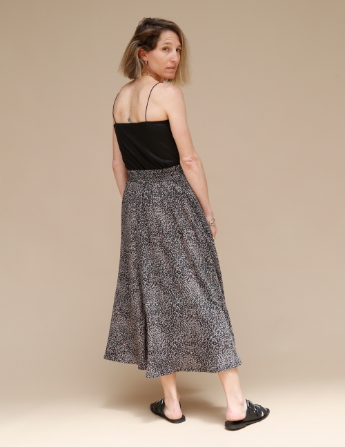 Alef Alef | אלף אלף - בגדי מעצבים | חצאית ATIAS שחור דפוס Alef Alef | אלף אלף - בגדי מעצבים | חצאית ATIAS שחור דפוס