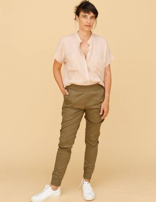 Alef Alef | אלף אלף - בגדי מעצבים | מכנסי Dayan זית Alef Alef | אלף אלף - בגדי מעצבים | מכנסי Dayan זית