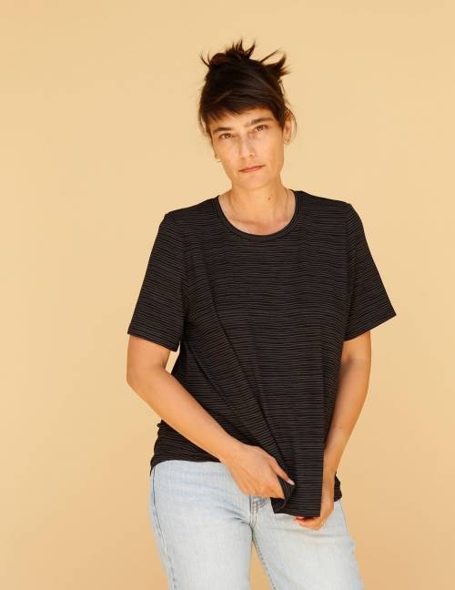 Alef Alef | אלף אלף - בגדי מעצבים | חולצת Cohen שחור פסים אפור Alef Alef | אלף אלף - בגדי מעצבים | חולצת Cohen שחור פסים אפור