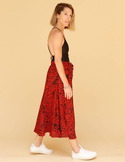 Alef Alef | אלף אלף - בגדי מעצבים | חצאית ATIAS חברבורות אדום Alef Alef | אלף אלף - בגדי מעצבים | חצאית ATIAS חברבורות אדום