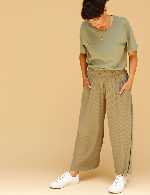 Alef Alef | אלף אלף - בגדי מעצבים | מכנסי Tzadok ירוק זית Alef Alef | אלף אלף - בגדי מעצבים | מכנסי Tzadok ירוק זית