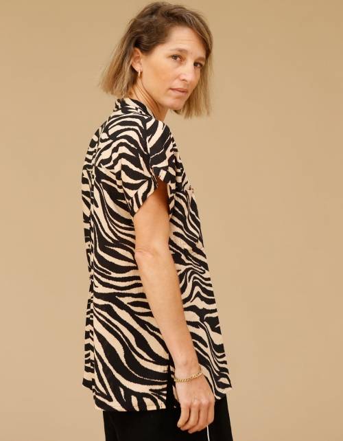 Alef Alef | אלף אלף - בגדי מעצבים | חולצת Mann מנומר פודרה Alef Alef | אלף אלף - בגדי מעצבים | חולצת Mann מנומר פודרה