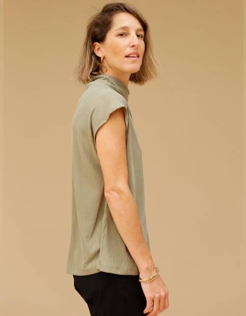 Alef Alef | אלף אלף - בגדי מעצבים | חולצת Eini ירוק ריב Alef Alef | אלף אלף - בגדי מעצבים | חולצת Eini ירוק ריב