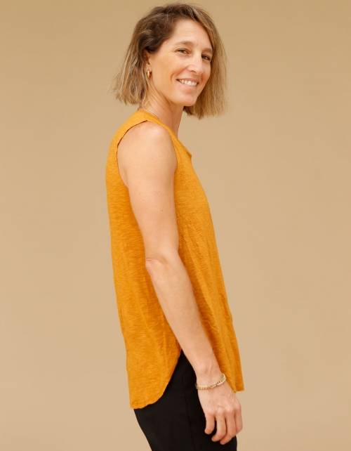 Alef Alef | אלף אלף - בגדי מעצבים | גופית LEVY חרדל