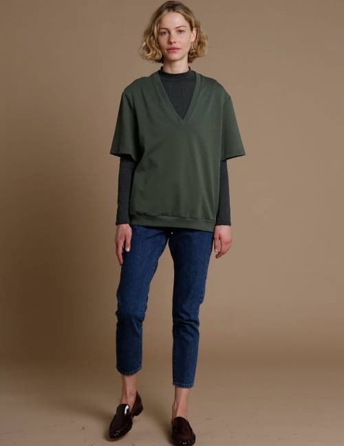 Alef Alef | אלף אלף - בגדי מעצבים | חולצת Cook ירוק בקבוק Alef Alef | אלף אלף - בגדי מעצבים | חולצת Cook ירוק בקבוק