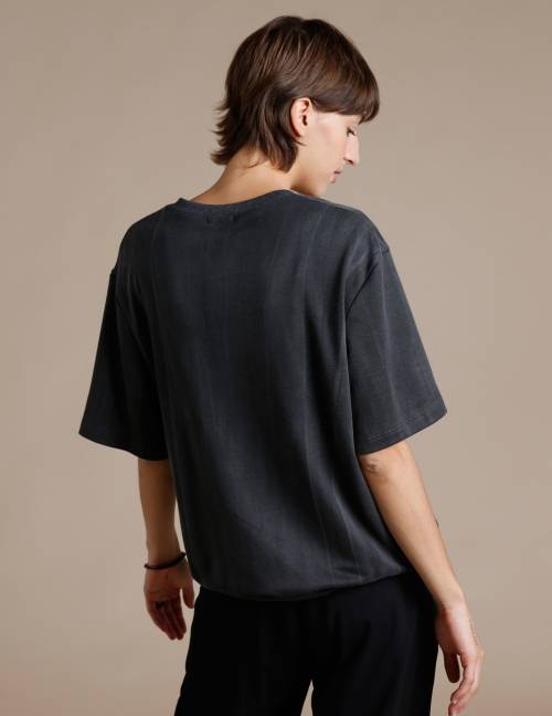 Alef Alef | אלף אלף - בגדי מעצבים | חולצת Cook אפור ווש Alef Alef | אלף אלף - בגדי מעצבים | חולצת Cook אפור ווש