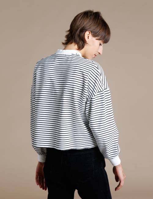 Alef Alef | אלף אלף - בגדי מעצבים | סווטשרט FITZ לבן פסים כחולים Alef Alef | אלף אלף - בגדי מעצבים | סווטשרט FITZ לבן פסים כחולים