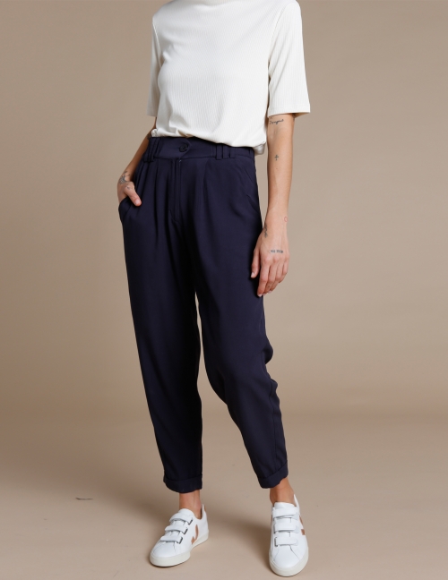 Alef Alef | אלף אלף - בגדי מעצבים | מכנסי Hermon נייבי Alef Alef | אלף אלף - בגדי מעצבים | מכנסי Hermon נייבי