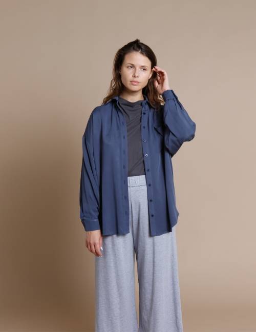 Alef Alef | אלף אלף - בגדי מעצבים | חולצת Table כחול בהיר Alef Alef | אלף אלף - בגדי מעצבים | חולצת Table כחול בהיר