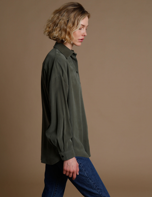 Alef Alef | אלף אלף - בגדי מעצבים | חולצת Table ירוק כהה Alef Alef | אלף אלף - בגדי מעצבים | חולצת Table ירוק כהה