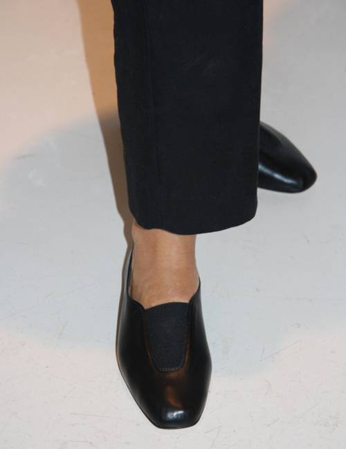 Alef Alef | אלף אלף - בגדי מעצבים | נעלי Ernst | Act // שחור Alef Alef | אלף אלף - בגדי מעצבים | נעלי Ernst | Act // שחור