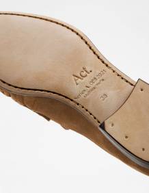 Alef Alef | אלף אלף - בגדי מעצבים | נעלי Casper|  Act // חום זמש