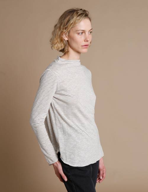 Alef Alef | אלף אלף - בגדי מעצבים | חולצת Susan | אפור פס דק Alef Alef | אלף אלף - בגדי מעצבים | חולצת Susan | אפור פס דק