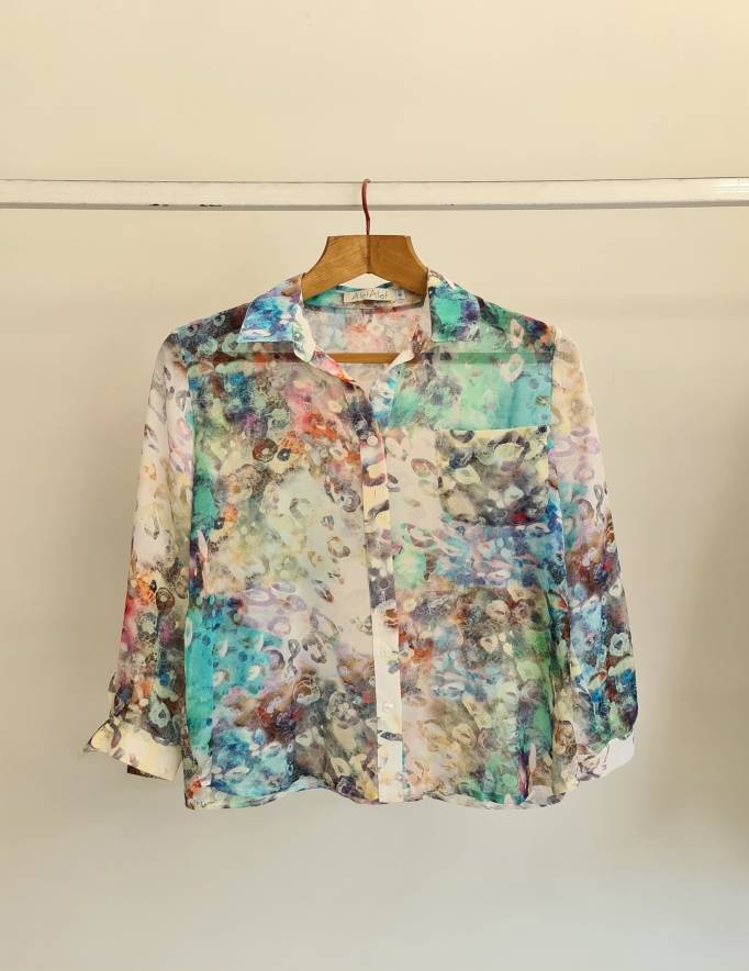 Alef Alef | אלף אלף - בגדי מעצבים | חולצת שיפון מכופתרת  הדפס צבעוני