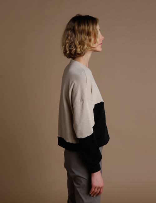 Alef Alef | אלף אלף - בגדי מעצבים | סווטשירט El Capitan אבן/אפור/שחור Alef Alef | אלף אלף - בגדי מעצבים | סווטשירט El Capitan אבן/אפור/שחור