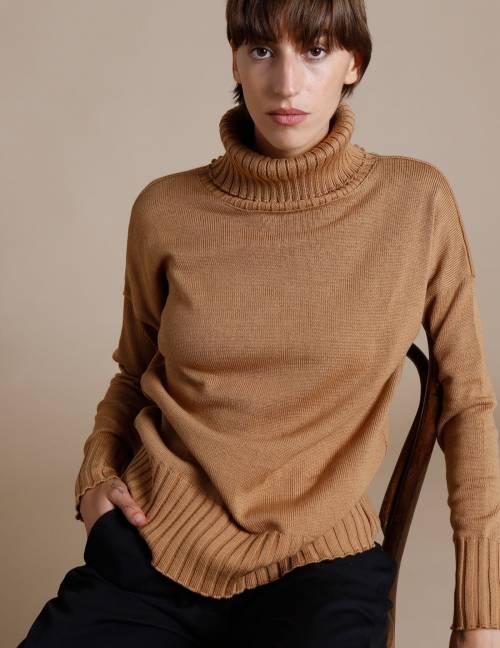 Alef Alef | אלף אלף - בגדי מעצבים | סוודר Ararat קאמל Alef Alef | אלף אלף - בגדי מעצבים | סוודר Ararat קאמל