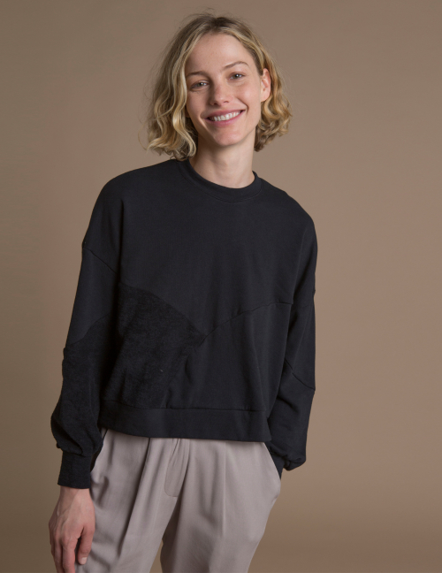 Alef Alef | אלף אלף - בגדי מעצבים | סווטשירט El Capitan שחור/שחור הפוך Alef Alef | אלף אלף - בגדי מעצבים | סווטשירט El Capitan שחור/שחור הפוך