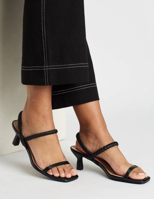 Alef Alef | אלף אלף - בגדי מעצבים | סנדלי Oscar/ שחור Alef Alef | אלף אלף - בגדי מעצבים | סנדלי Oscar/ שחור