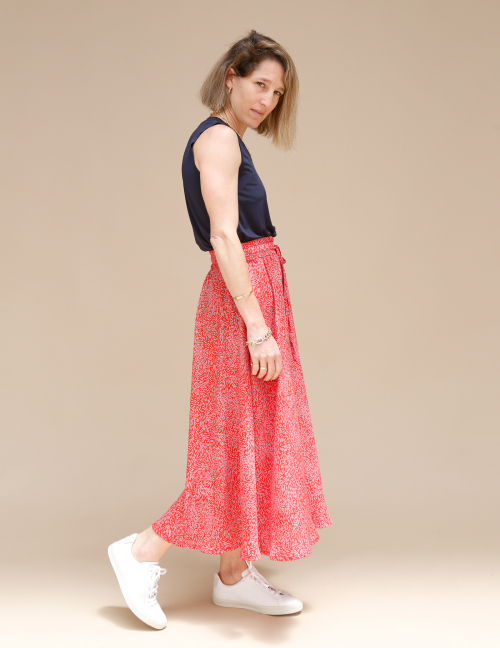 Alef Alef | אלף אלף - בגדי מעצבים | חצאית ATIAS אדום דפוס כחול Alef Alef | אלף אלף - בגדי מעצבים | חצאית ATIAS אדום דפוס כחול