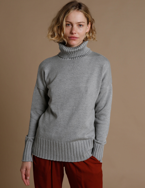 Alef Alef | אלף אלף - בגדי מעצבים | סוודר Ararat אפור בהיר Alef Alef | אלף אלף - בגדי מעצבים | סוודר Ararat אפור בהיר