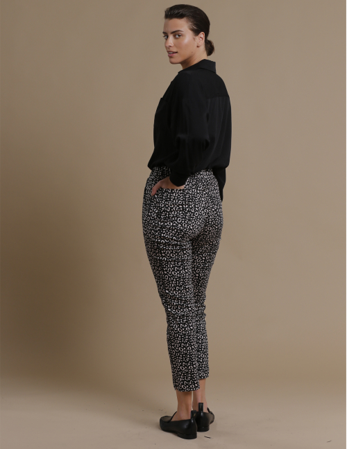 Alef Alef | אלף אלף - בגדי מעצבים | מכנסי Rocky הדפס חברבורות Alef Alef | אלף אלף - בגדי מעצבים | מכנסי Rocky הדפס חברבורות