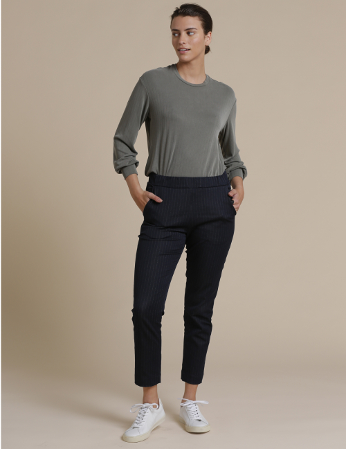 Alef Alef | אלף אלף - בגדי מעצבים | מכנסי Rocky כחול פס לבן Alef Alef | אלף אלף - בגדי מעצבים | מכנסי Rocky כחול פס לבן