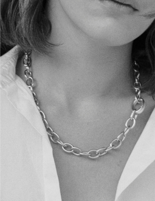 Alef Alef | אלף אלף - בגדי מעצבים | שרשרת OVAL כסף קצרה Alef Alef | אלף אלף - בגדי מעצבים | שרשרת OVAL כסף קצרה