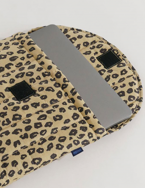 Alef Alef | אלף אלף - בגדי מעצבים | כיסוי ללפטופ 16 // Baggu מנומר Alef Alef | אלף אלף - בגדי מעצבים | כיסוי ללפטופ 16 // Baggu מנומר