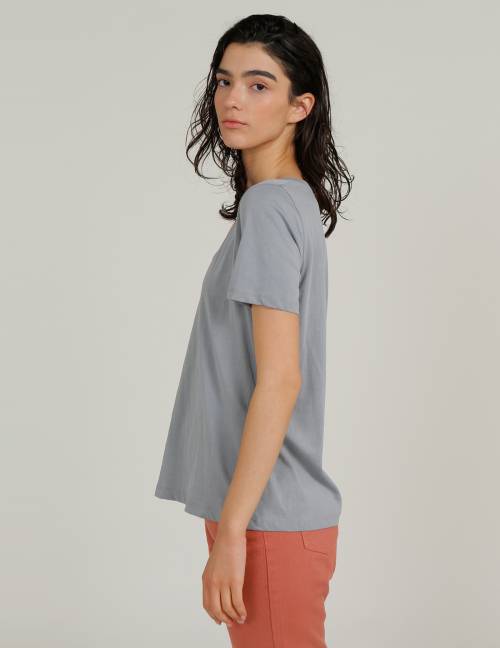 Alef Alef | אלף אלף - בגדי מעצבים | חולצת MERAKI תכלת Alef Alef | אלף אלף - בגדי מעצבים | חולצת MERAKI תכלת