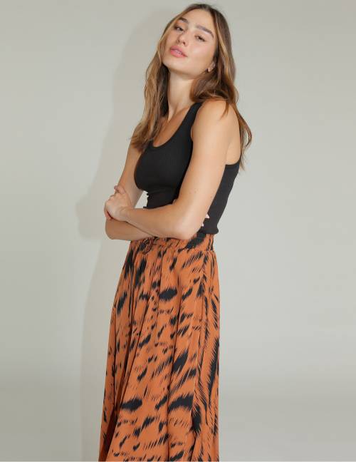 Alef Alef | אלף אלף - בגדי מעצבים | חצאית SYMI חמרה דפוס Alef Alef | אלף אלף - בגדי מעצבים | חצאית SYMI חמרה דפוס